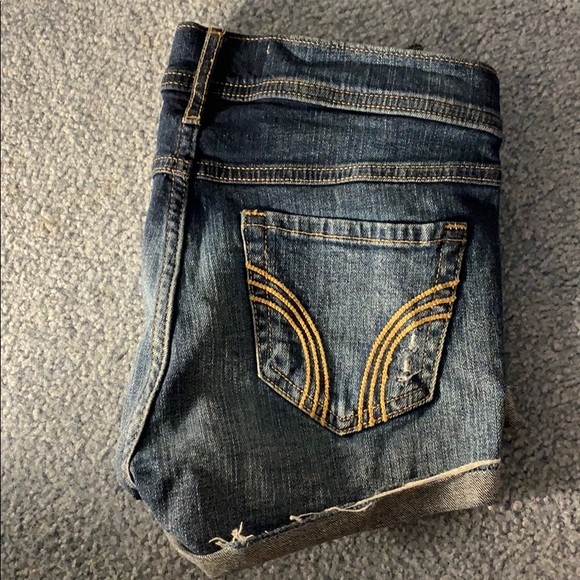 HOLLISTER SHORT-SHORT - Picture 2 of 2